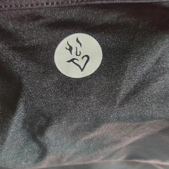 TORRID Wicking Active Black Tank Sleeveless Flaming Scull Size 4 - Picture 8 of 8